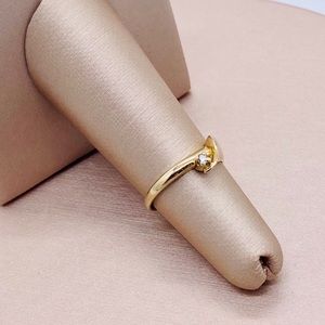 EUC 10k Yellow Gold Diamond Ring